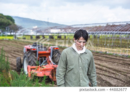 Rice farming man Rice farming man 44882677