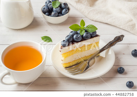 Cake of a souffle with glaze and fresh blueberries Cake of a souffle with glaze and fresh blueberries 44882758