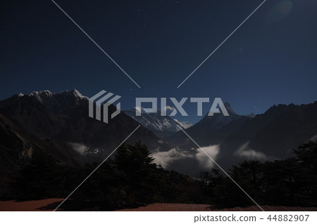 Nepal, Everest night view Nepal, Everest night view 44882907