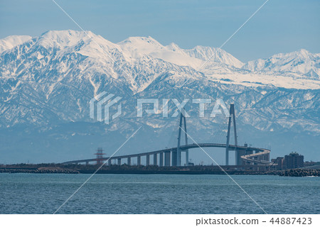 立山山脈和富山灣 立山山脈和富山灣 44887423