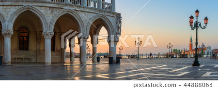 Venice ancient palace 44888063