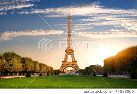 Champs de Mars 44888069