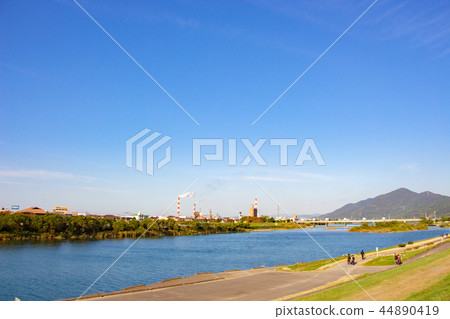 Yuma市Kumano河床的煙囪Yatsushiro造紙廠的煙囪 44890419