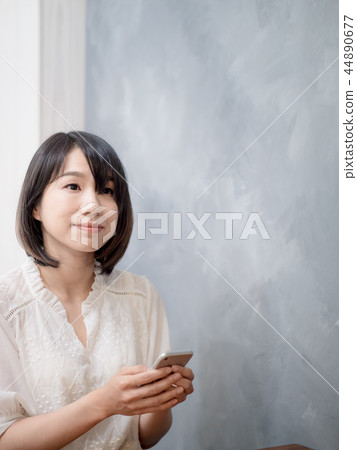Cafe woman 44890677