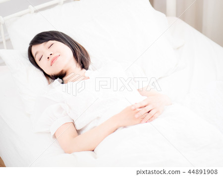  A woman sleeping 44891908