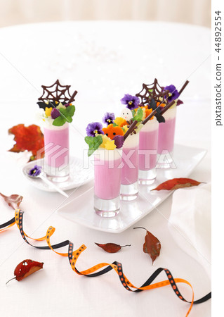 Purple rose mousse Purple rose mousse 44892554