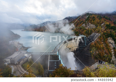 Kurobe dam in Toyama prefecture in autumn Kurobe dam in Toyama prefecture in autumn 44893942