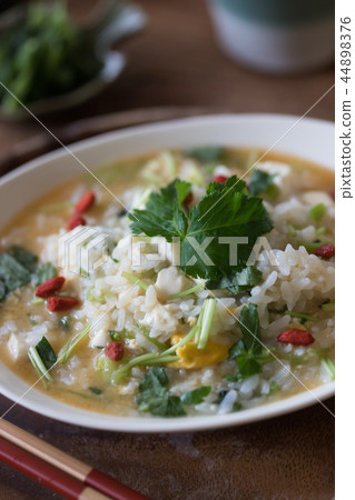 Miso risotto with three leaves and wolfberry 44898376