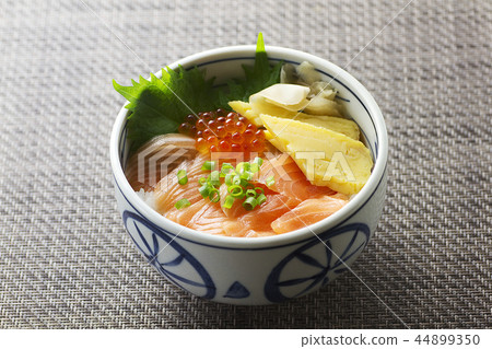 三文魚子三文魚子 44899350