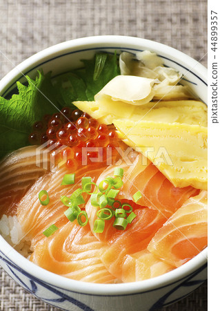 Salmon roe with salmon roe 16 44899357
