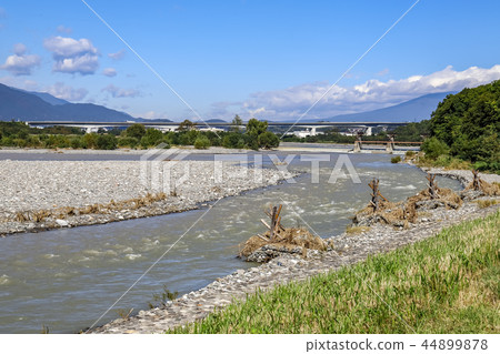 [Yamanashi Prefecture] Kai City Shingentsutsumi/Sacred Beef and Southern Alps/100 Beautiful Japanese Historical Climates 44899878