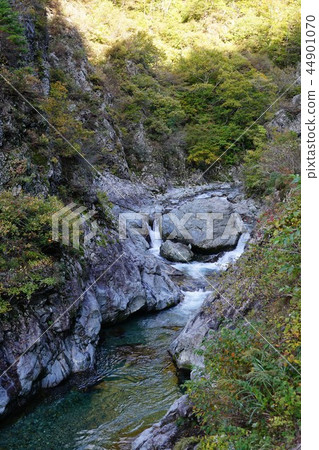 十月的十字峽谷 44901070