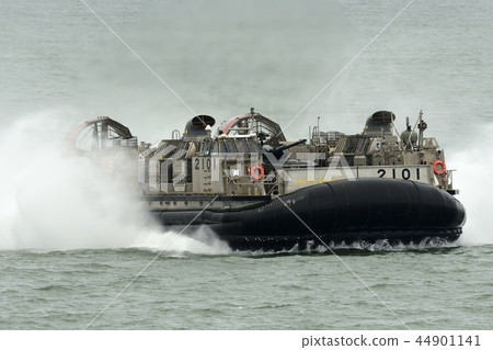 Air cushion type landing boat "LCAC" Air cushion type landing boat "LCAC" 44901141