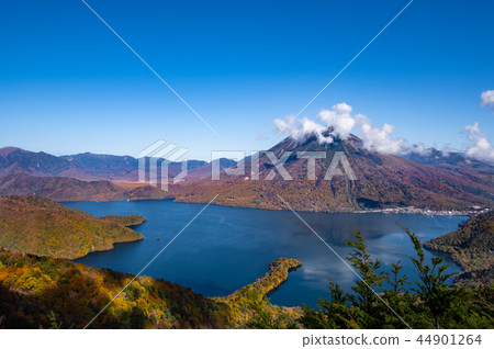 Chusenjiko seen from the autumn half moon mountain of Nikko e wide-angle Mt. 44901264