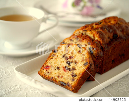 Fruit pound cake tea time (horizontal position up) Fruit pound cake tea time (horizontal position up) 44902523