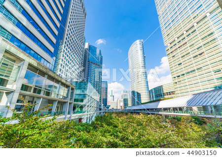 在品川城際周圍的都市風景在晴朗的秋天 44903150