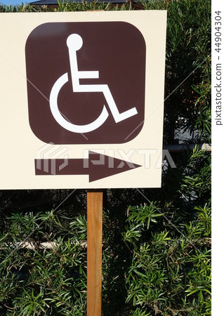 Sign wheelchair guidance Sign wheelchair guidance 44904304