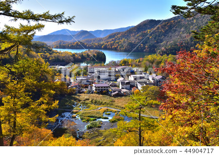 Oku Nikko的Yumoto Onsen，染成秋葉 44904717