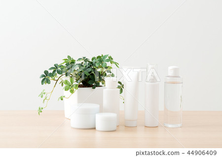 Cosmetics Cosmetics 44906409