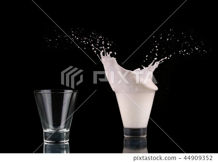 Shoot the glass on a black Shoot the glass on a black 44909352