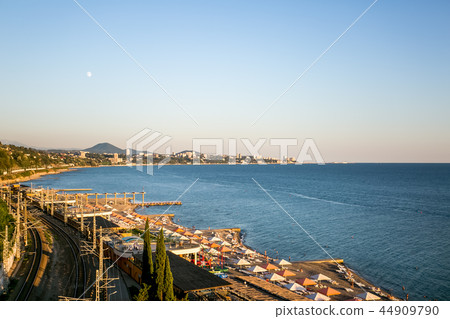 Beside the waterfront is the railway. Sunset photo Beside the waterfront is the railway. Sunset photo 44909790