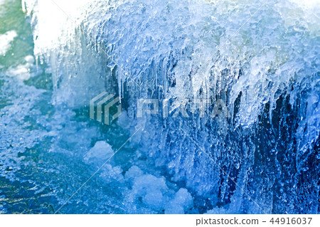 Fountain water flowing down while freezing Fountain water flowing down while freezing 44916037