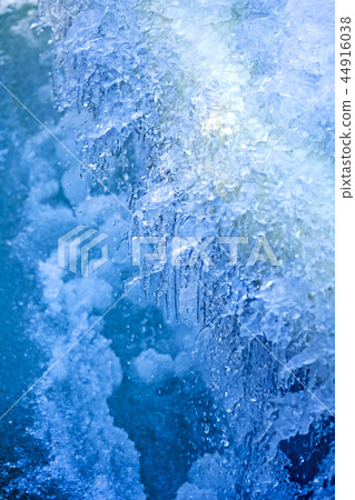 Fountain water flowing down while freezing Fountain water flowing down while freezing 44916038