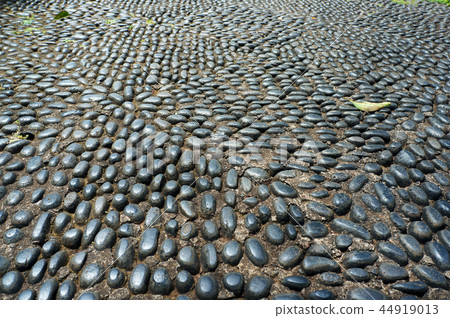Pebble pavement in Funchal, Madeira. 44919013