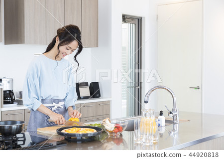 A woman to cook A woman to cook 44920818