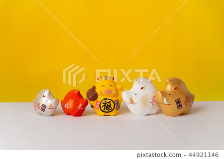 An ornament of the zodiac 44921146