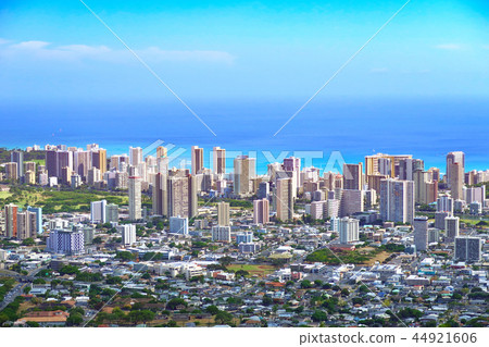 The streets of Honolulu 44921606