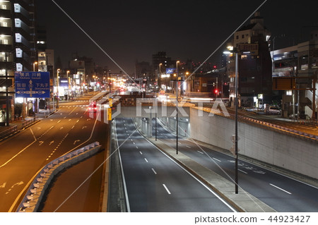 Minami-Kamata intersection and underpass at night 44923427