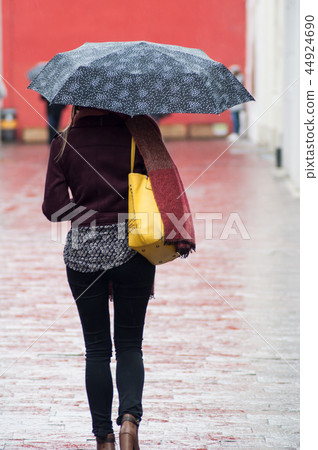 woman walking with umbrella  44924690