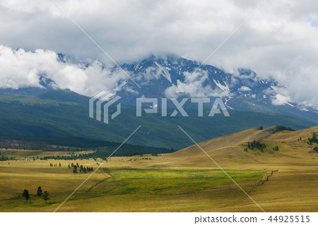 Scenic view of the snow-coverede in the Altai Scenic view of the snow-coverede in the Altai 44925515