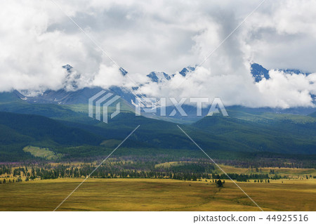 Scenic view of the snow-coverede in the Altai Scenic view of the snow-coverede in the Altai 44925516