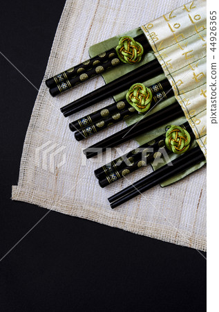 chopsticks 44926365
