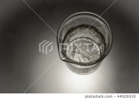 Chemical glass with crystals of salicylic acid 44926910