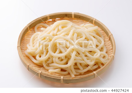 Unpacked thawed frozen udon Unpacked thawed frozen udon 44927424