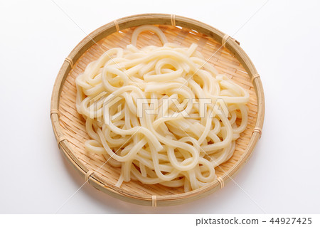 Unpacked thawed frozen udon 44927425