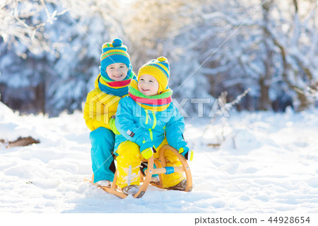 Christmas market. Winter fair with tree and lights Christmas market. Winter fair with tree and lights 44928654