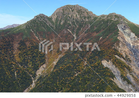 通往南阿爾卑斯山的Shiomiyama山頂的道路從Mt. Hatatake山的Shiomi山的男性形象 44929858