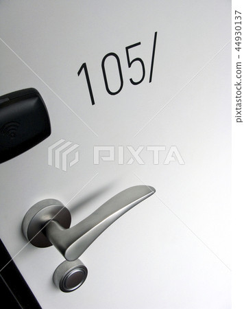Handle and number 44930137