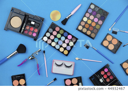 Cosmetics set for women  44932467