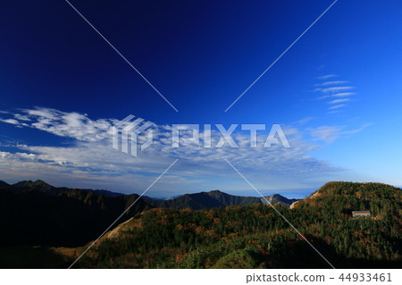 The way to the summit of Mt. Shiomiyama in the Southern Alps The way to the summit of Mt. Shiomiyama in the Southern Alps 44933461