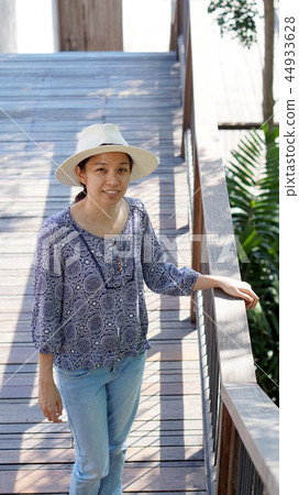 asian girl in holiday with straw hat 44933628