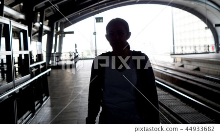 Silhouette tourist girl backpacker waiting train Silhouette tourist girl backpacker waiting train 44933682