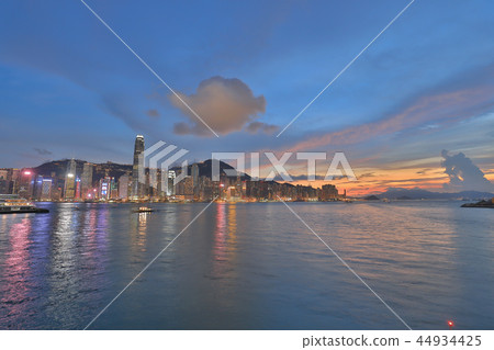 the landmark in the evening Victoria harbor 44934425