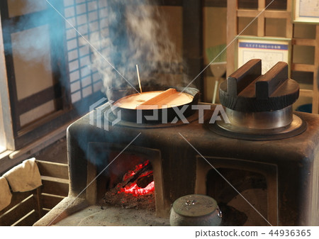 Burning fire Burning fire 44936365