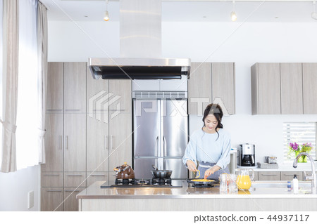 A woman to cook A woman to cook 44937117