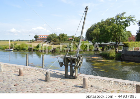 丹麥，裡伯，起重機在運河碼頭 44937883